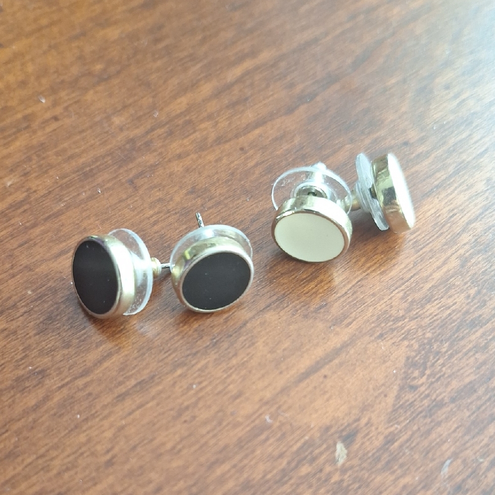 2 Sets Of Enamel Studs, Black And White